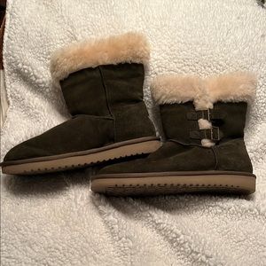 Green and Cream Winter Boots with Cozy Lining